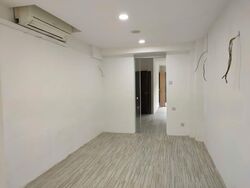 Upper Serangoon Shopping Centre (D19), Retail #568667771